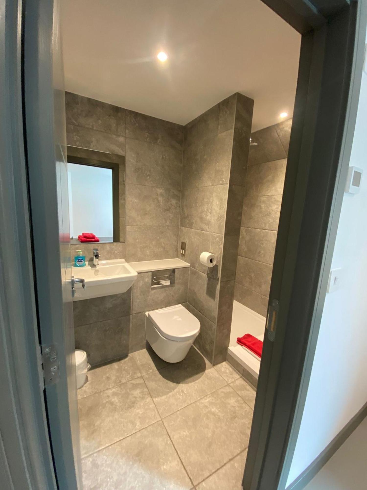 2 The View Apartments Ilfracombe - Seafront, Parking, Lift, Ev Exterior photo